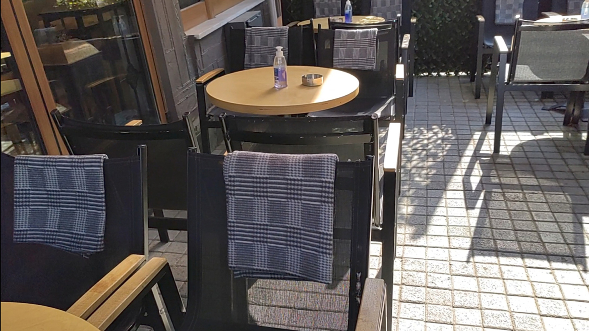 Θεσσαλονίκη: Με... κουβερτάκια αντί για σόμπες η θέρμανση σε πολλά καταστήματα εστίασης
