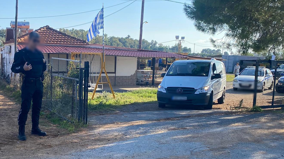 Μεσσήνη: «Η Αστυνομία μας έβαλε σε σκέψεις μήπως συνέβη τελικά κάτι άλλο» λέει γείτονας του ζευγαριού