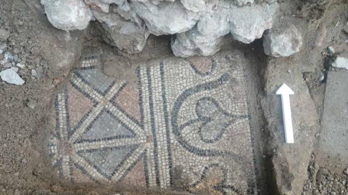 Πλατεία Θεάτρου: Βρέθηκαν αρχαία κατά τις εργασίες για την ανάπλασή της 