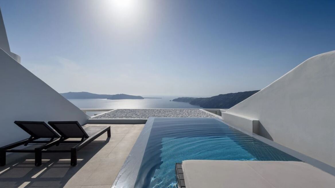 Cavo Tagoo Santorini: Κυκλαδίτικη ομορφιά μέχρι το άπειρο