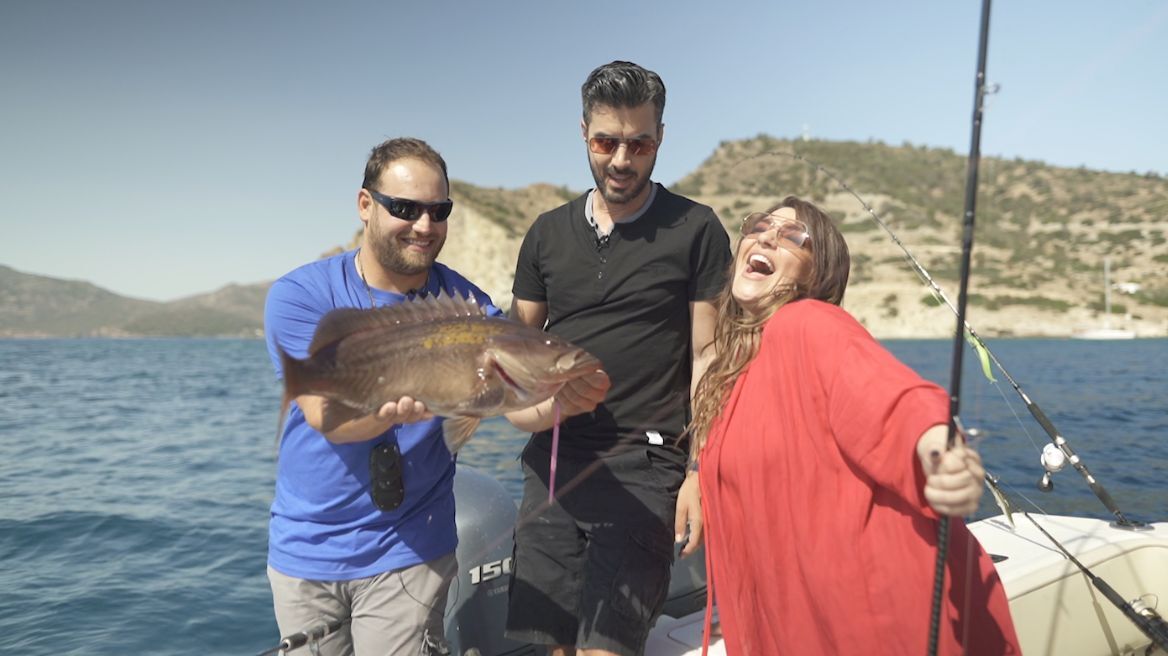 Fishy: Συναντά την Κατερίνα Ζαρίφη και ταξιδεύουν στην Αίγινα