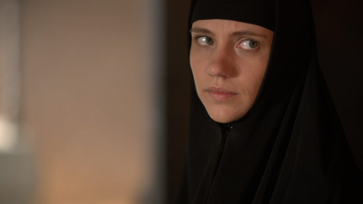 Μαύρο Ρόδο: Η Ελισάβετ λέει ψέματα Μητροπολίτη