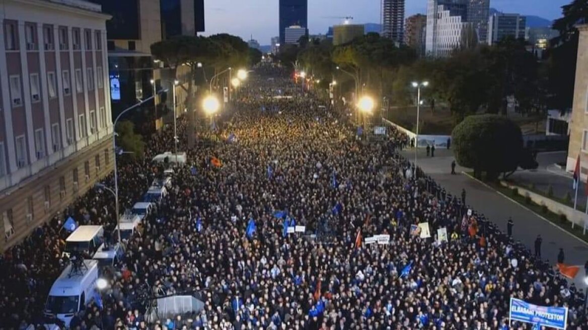 Αλβανία: Επεισόδια σε αντικυβερνητική διαδήλωση έξω από το γραφείο του Ράμα