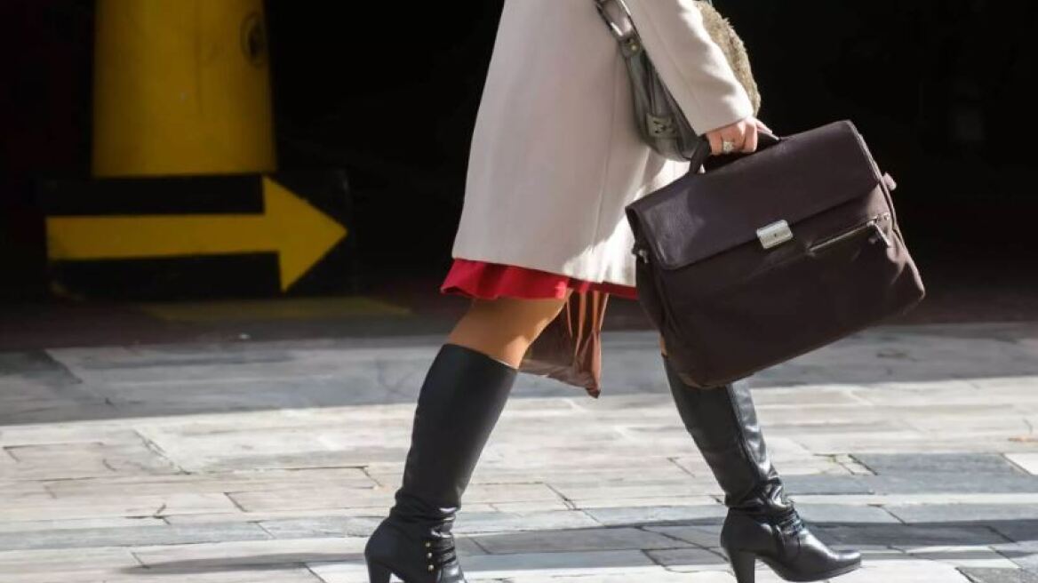 Πύργος: Τσαντάκηδες με ποδήλατο έστειλαν στο νοσοκομείο 57χρονη