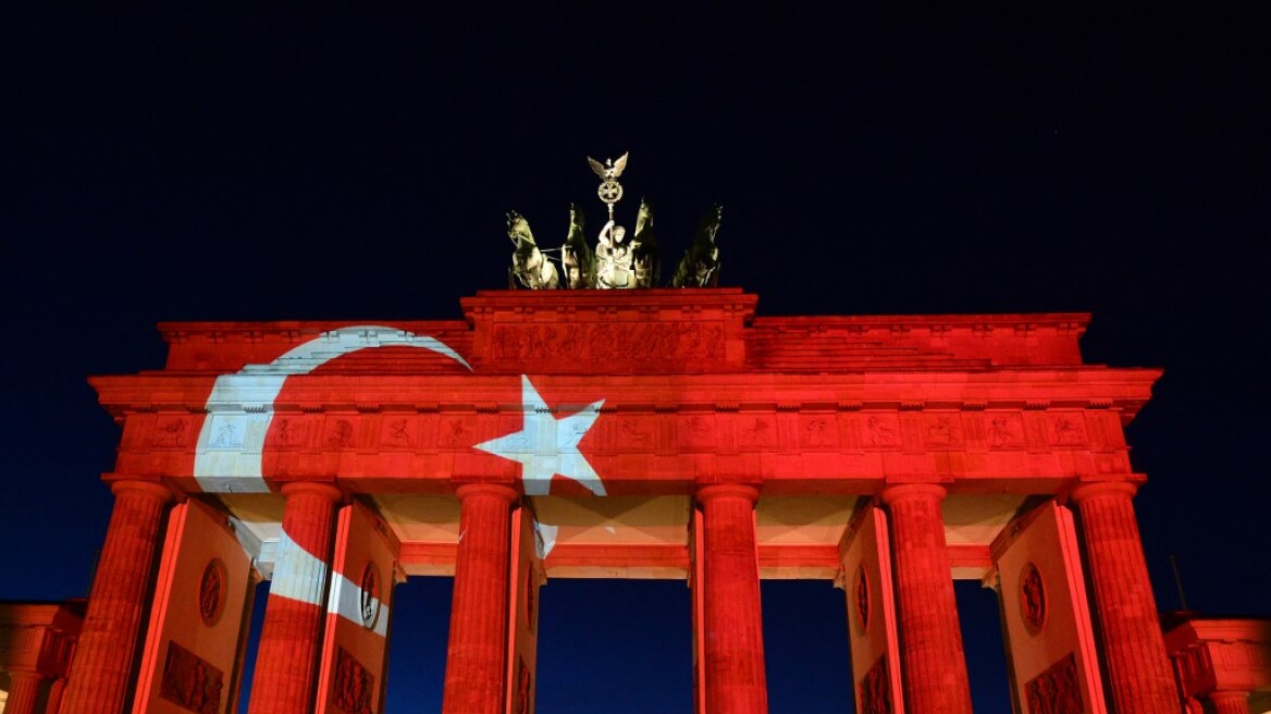 Όλο και περισσότεροι Τούρκοι καταφεύγουν στη Γερμανία λόγω φτώχειας και έλλειψης ελευθερίας έκφρασης