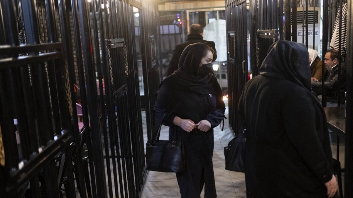 Ιράν: Η ακτιβίστρια Νάιντ Ταγκάβι επιστρέφει στη φυλακή