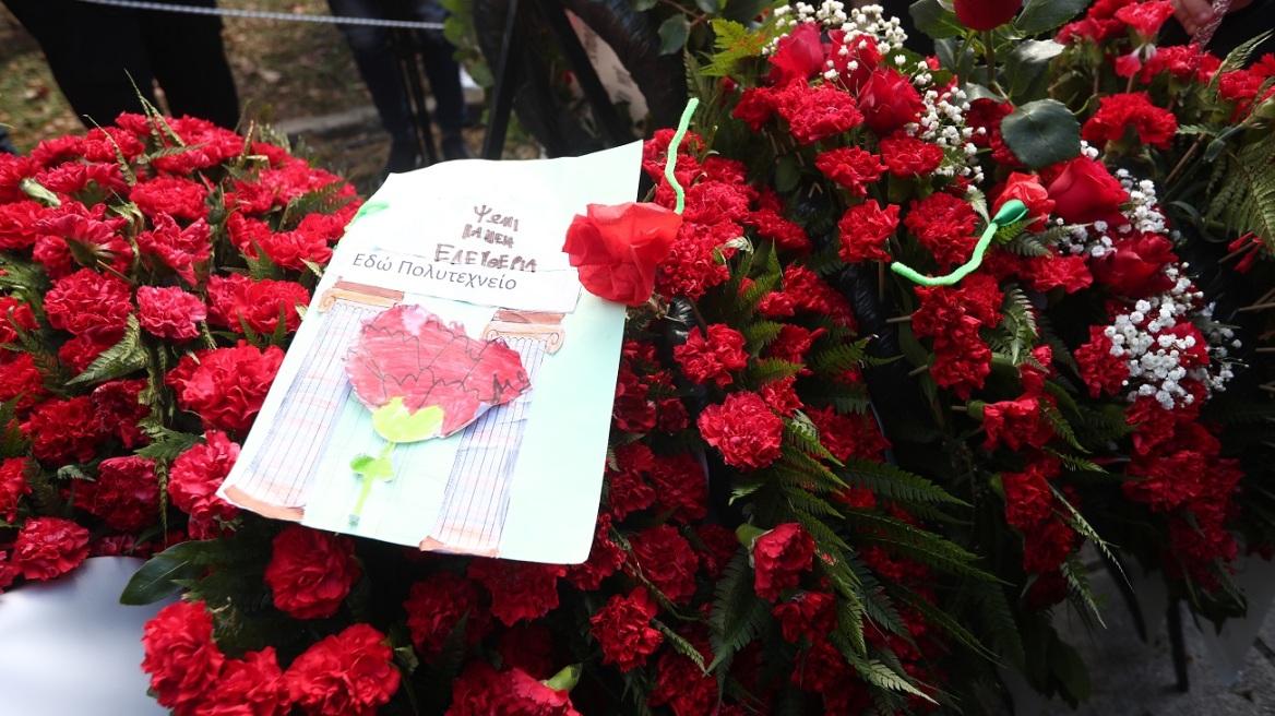 Πολυτεχνείο: Με πυρσούς και συνθήματα η κατάθεση στεφάνων στη Θεσσαλονίκη - Ο «χάρτης» των κινητοποιήσεων