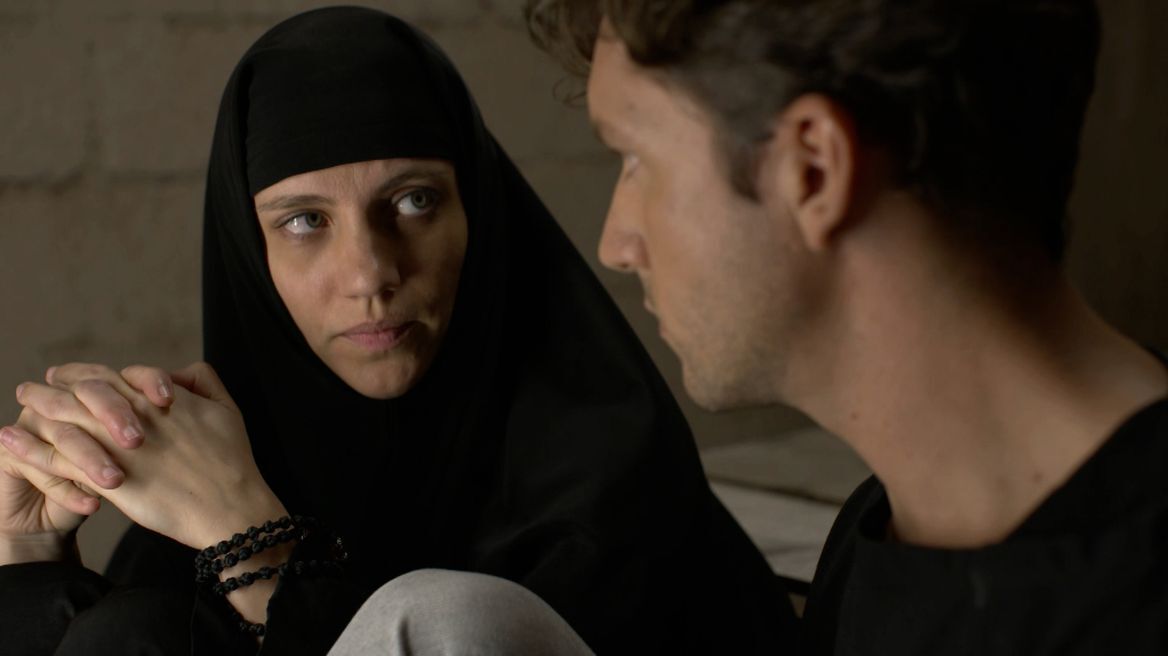 Μαύρο Ρόδο: Η Αυξεντία με την Ελισάβετ θάβουν τα οστά στα μνήματα