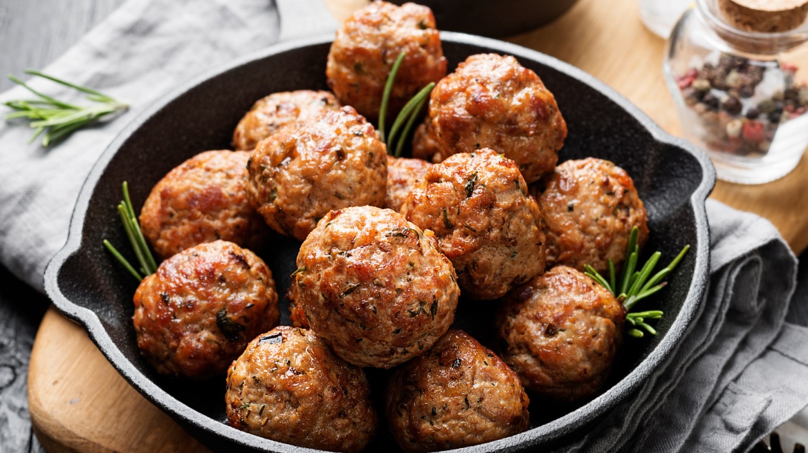 23 λαχταριστές συνταγές με κιμά: όλα τα μυστικά για τέλεια κεφτεδάκια, ζουμερά μπιφτέκια, ζυμαρικά και πίτες