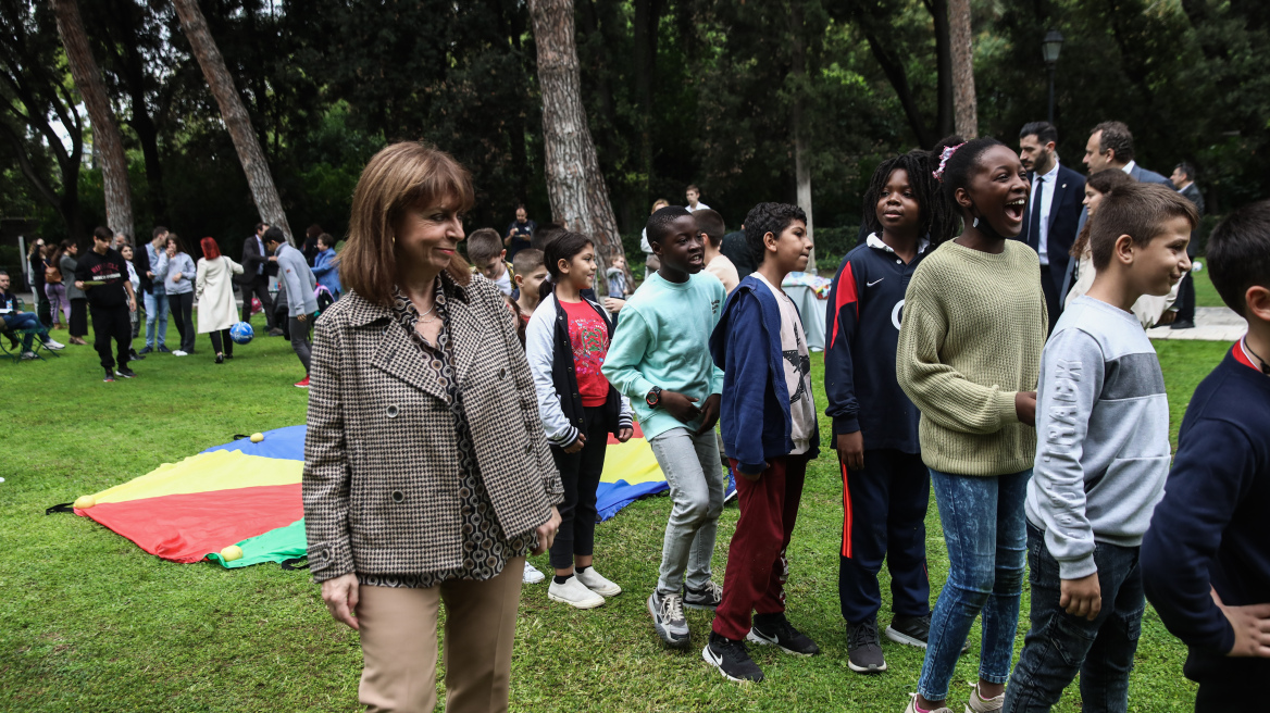 Σακελλαροπούλου: Ας δώσουμε σε όλα τα παιδιά ένα περιβάλλον αγάπης και φροντίδας