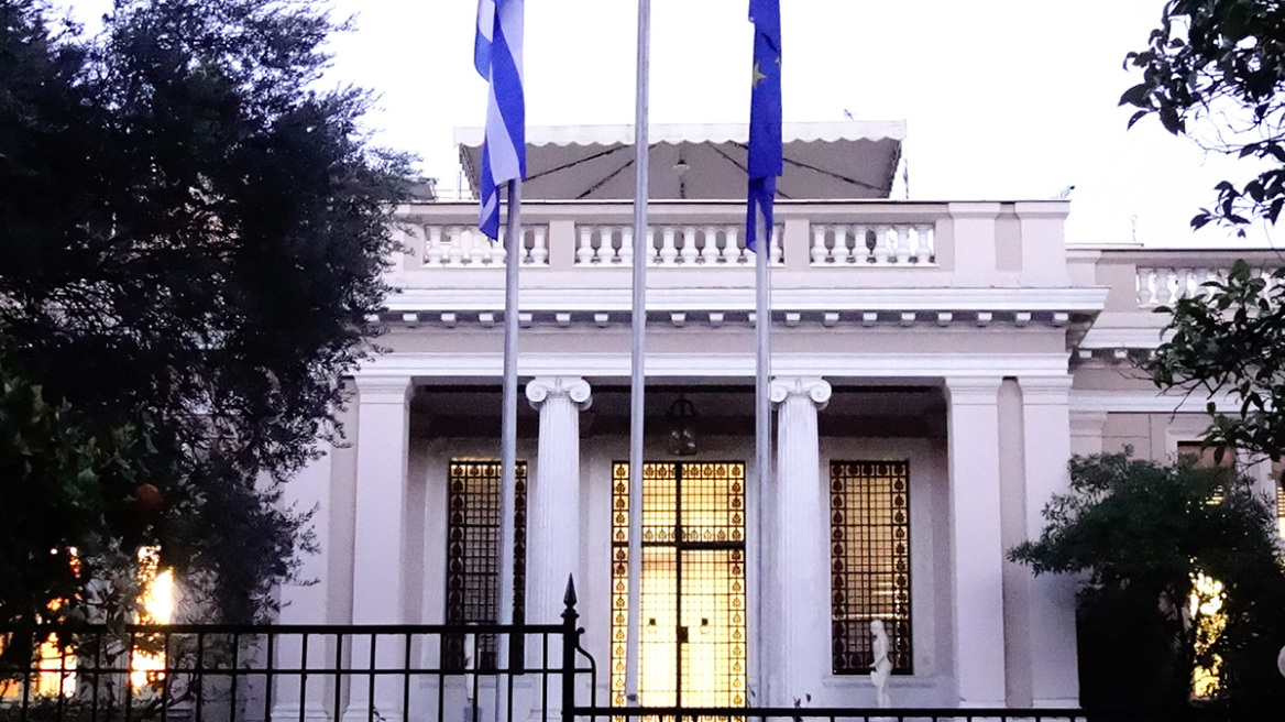 Μέγαρο Μαξίμου: «Ανασχηματισμός» και στο επικοινωνιακό επιτελείο