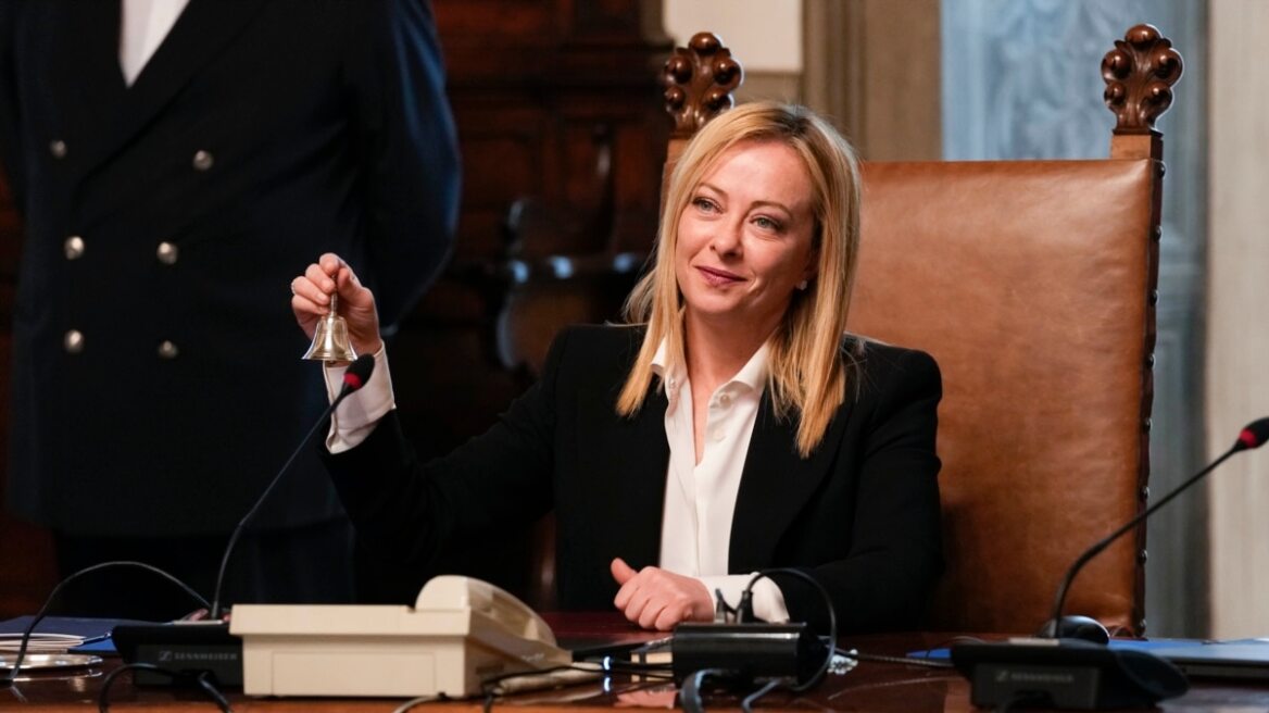 Ιταλία: Η Μελόνι πάει δεύτερο δημοσιογράφο στο δικαστήριο