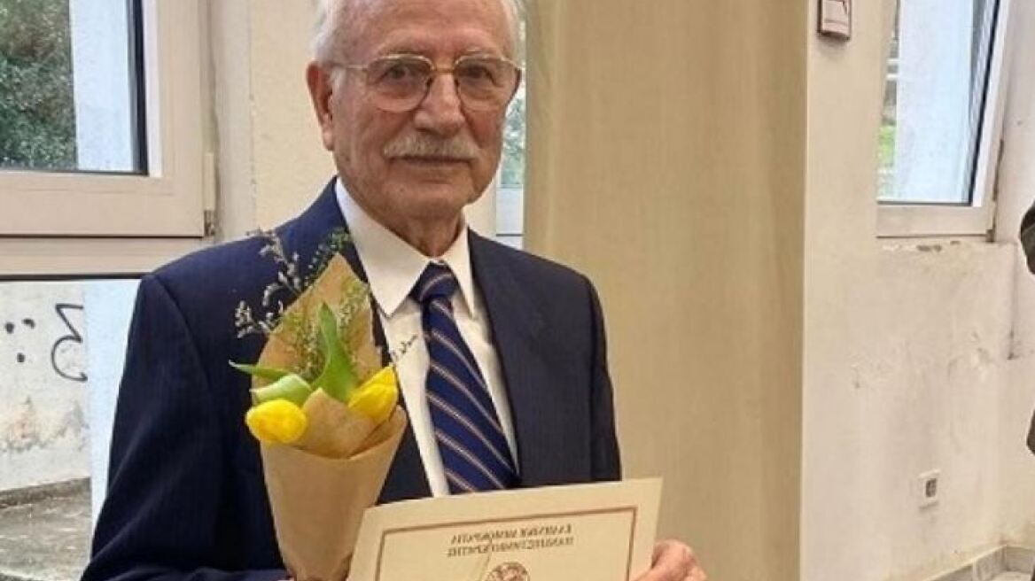 Κρήτη: Ο 88χρονος Δημήτρης Μουδατσάκης παρέλαβε το πτυχίο του και ετοιμάζεται για το μεταπτυχιακό του