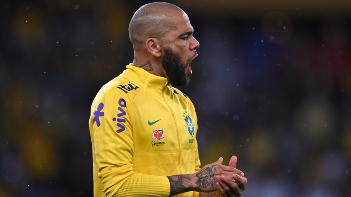 Ντάνι Άλβες: «Ο Εμπαπέ είναι φανταστικός, αλλά αυτοί που παίζουν μαζί του είναι πιο φαινόμενα από αυτόν»