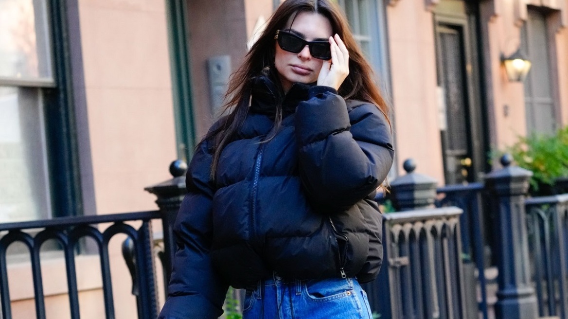 Οι μπότες της Έμιλι Ραταϊκόφσκι ταιριάζουν με όλα τα τζιν