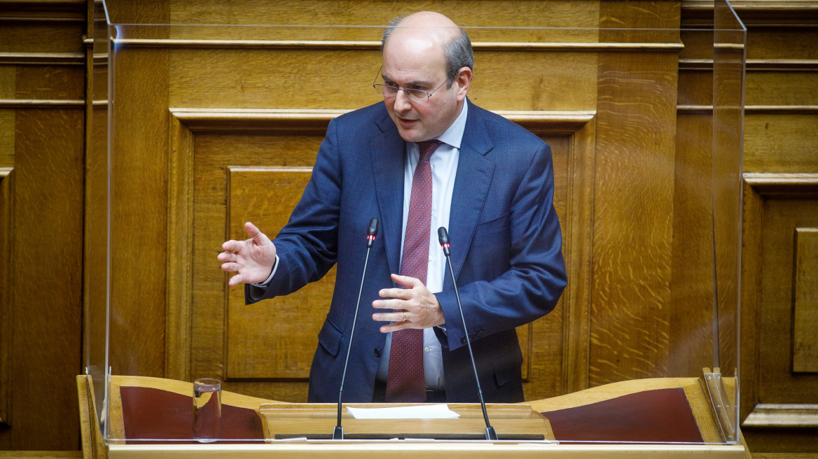 Χατζηδάκης: Πόσους αφορούν οι αυξήσεις των συντάξεων – Ποιοι παίρνουν διπλή ή τριπλή αύξηση