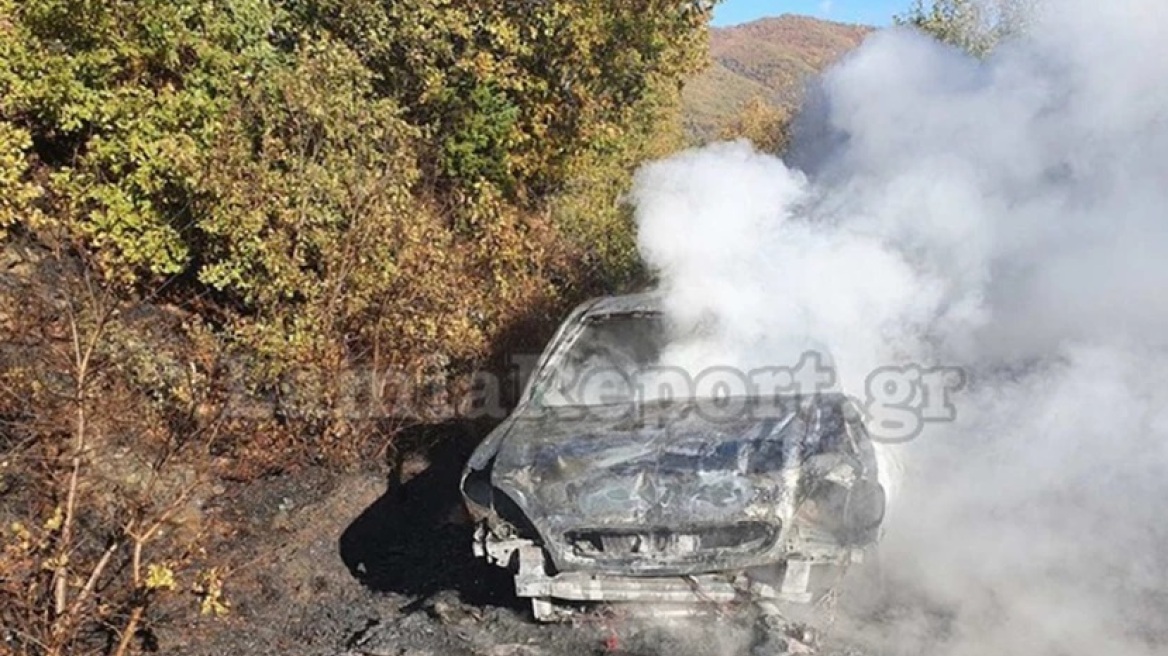 Φθιώτιδα: Αυτοκίνητο τυλίχτηκε στις φλόγες μετά από τροχαίο - Δείτε φωτογραφίες