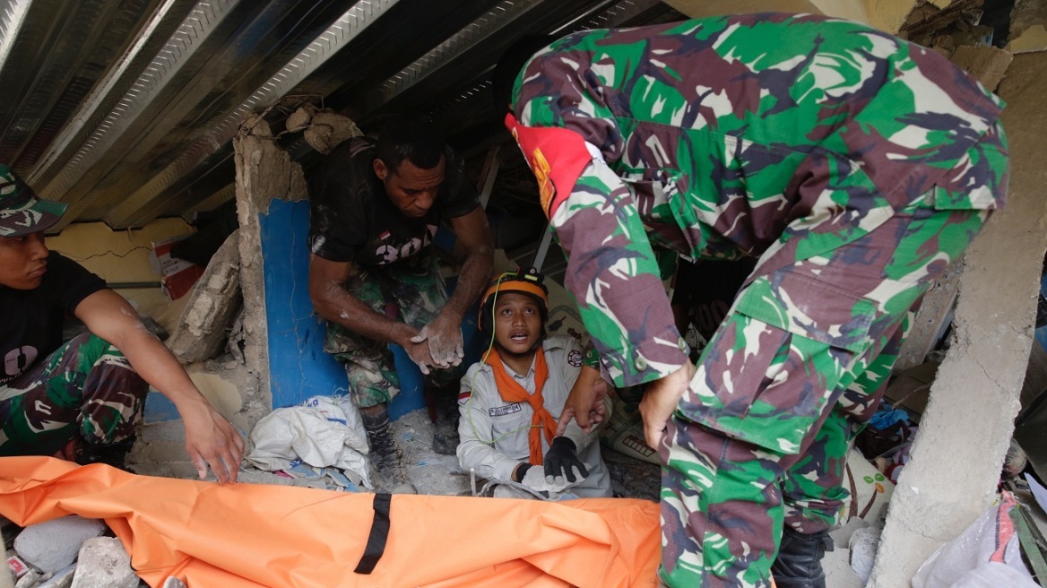 Σεισμός στην Ινδονησία: Στους 310 αυξήθηκε ο αριθμός των νεκρών 