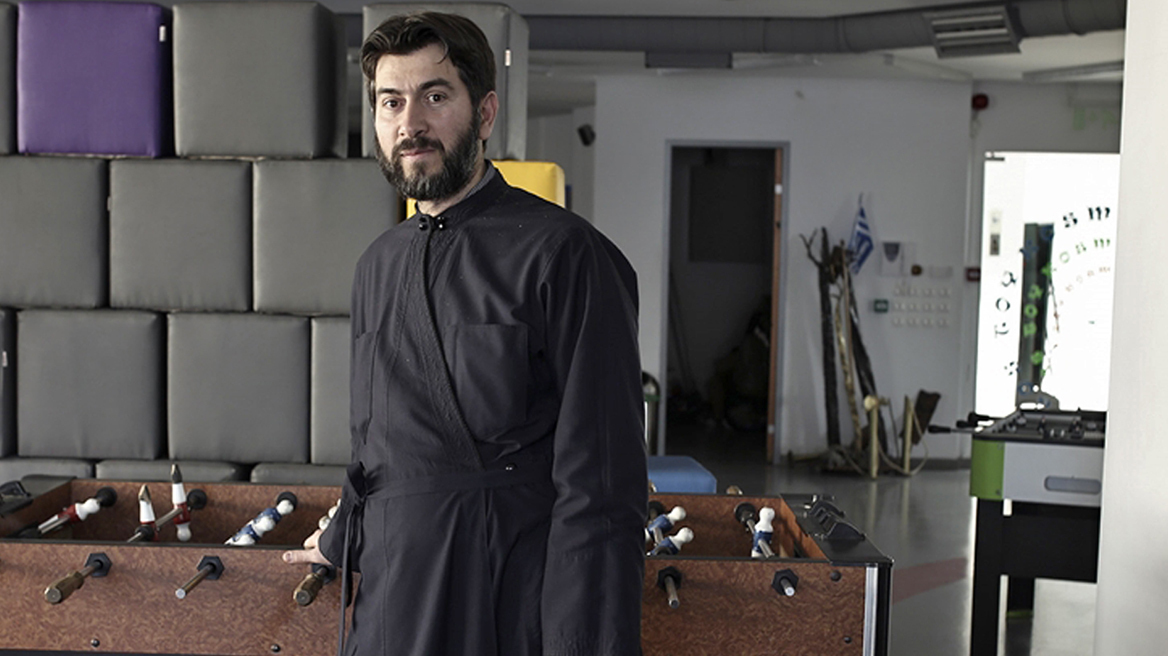 Κιβωτός του Κόσμου: Τραγούδι για τα γενέθλια του πατέρα Αντώνιου - Δείτε βίντεο