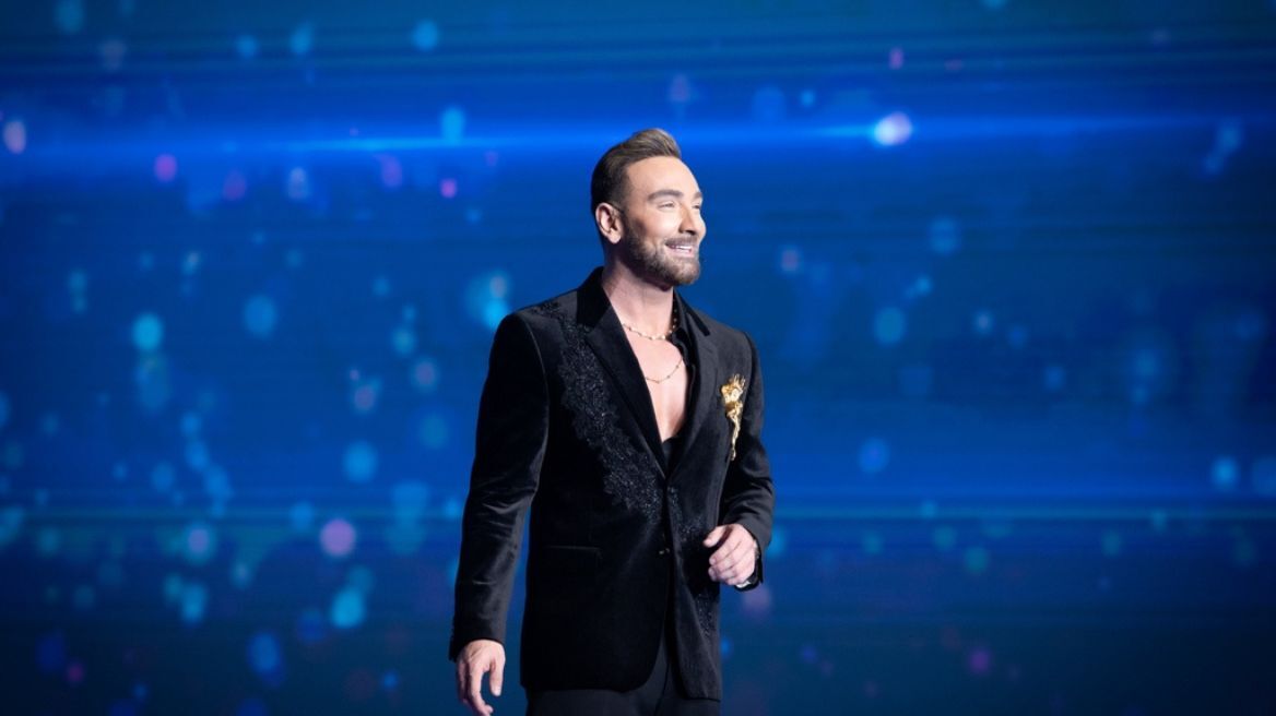 J2US: Mε το viral «Μάτι Μάτι» και πολλές εκπλήξεις ο Νίκος Κοκλώνης καθήλωσε το κοινό 