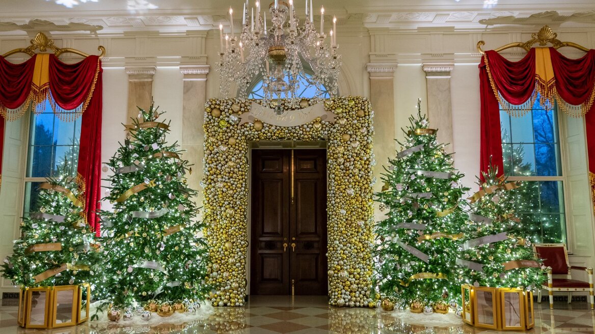 ΗΠΑ: «Μύρισε» Χριστούγεννα στον Λευκό Οίκο - Εντυπωσιάζει ο στολισμός με θέμα «We The People»