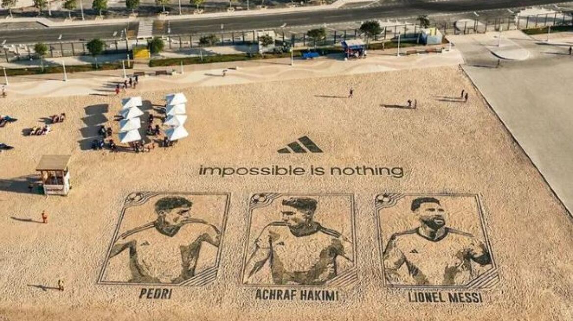 Μουντιάλ 2022: Έργο τέχνης της Adidas στην άμμο του Κατάρ με Μέσι, Χακίμι και Πέδρι 