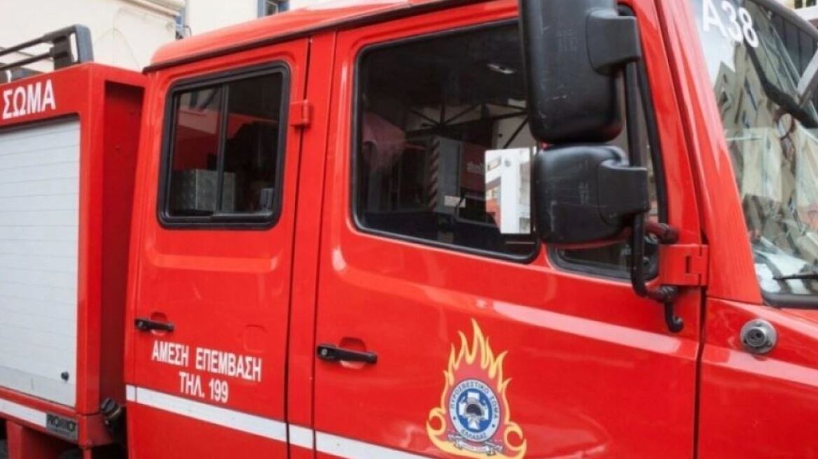 Χαλκιδική: Παρανάλωμα του πυρός διώροφη κατοικία – Στο νοσοκομείο ηλικιωμένος