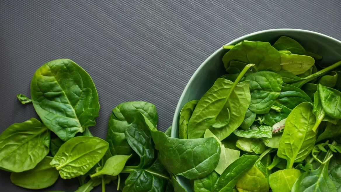 Mood-food: Μία είναι η βιταμίνη για νεανικό και υγιή εγκέφαλο, σύμφωνα με διάσημη γιατρό του Harvard