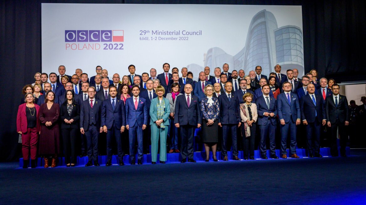 Δένδιας στον ΟΑΣΕ: Ο αναθεωρητισμός επιχειρεί να βρει έδαφος πάνω σε κινούμενη άμμο