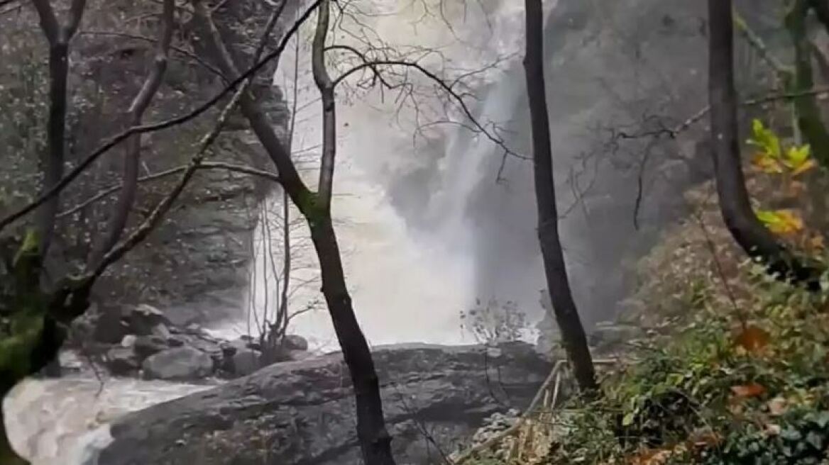 Κακοκαιρία Άριελ - Κοζάνη: «Φούσκωσε» το ποτάμι στο Σκεπασμένο Βελβεντού