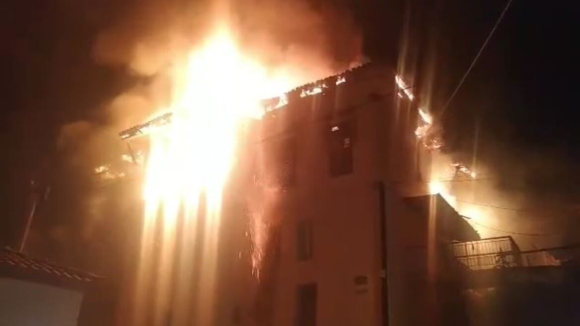 Σέρρες: Τρομακτικές εικόνες από φωτιά σε σπίτι στο Σιδηρόκαστρο - Προκλήθηκε από ξυλόσομπα (βίντεο)