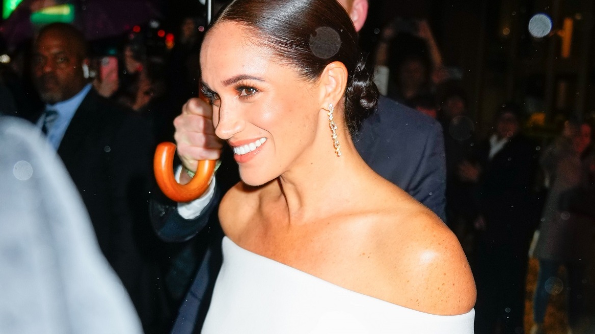 H Mέγκαν Μαρκλ με custom Louis Vuitton σε σπάνια red carpet εμφάνιση με τον πρίγκιπα Χάρι