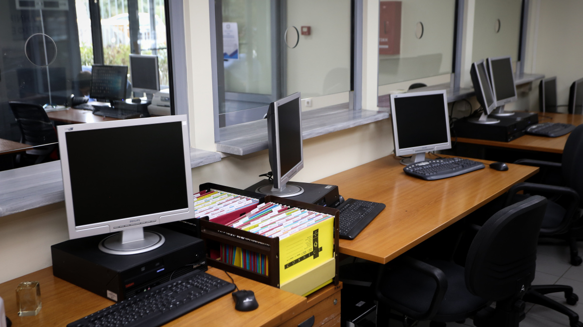 Κακοκαιρία «Μπάρμπαρα»: Στις 10 το πρωί ανοίγει το Δημόσιο - Από τις 11 τα μαγαζιά στα βόρεια προάστια