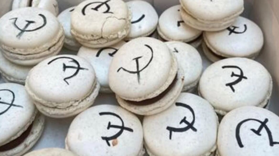 Βουλευτής του ΚΚΕ κέρασε μακαρόν με σφυροδρέπανο στη γιορτή του!