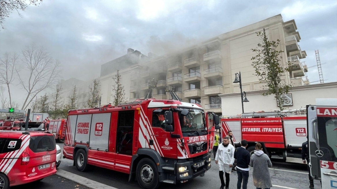 Τουρκία: Στις φλόγες πολυτελές ξενοδοχείο στον Βόσπορο - Δείτε βίντεο