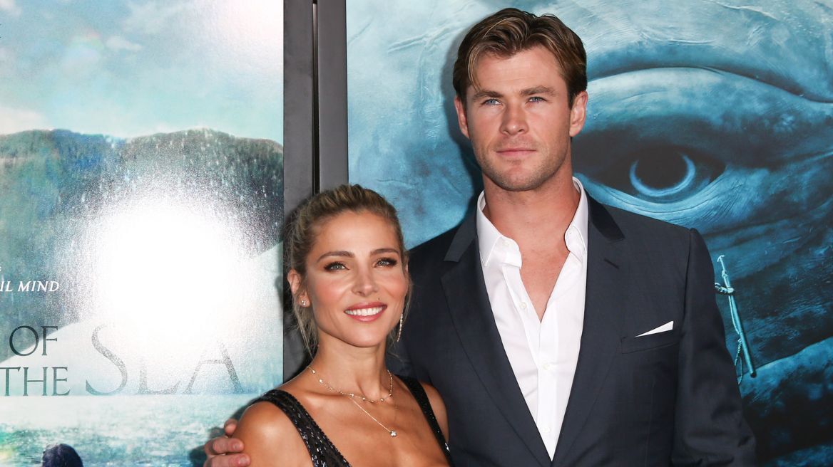 Κρις Χέμσγουορθ: Το βίντεο που στολίζει το χριστουγεννιάτικο δέντρο με την οικογένειά του