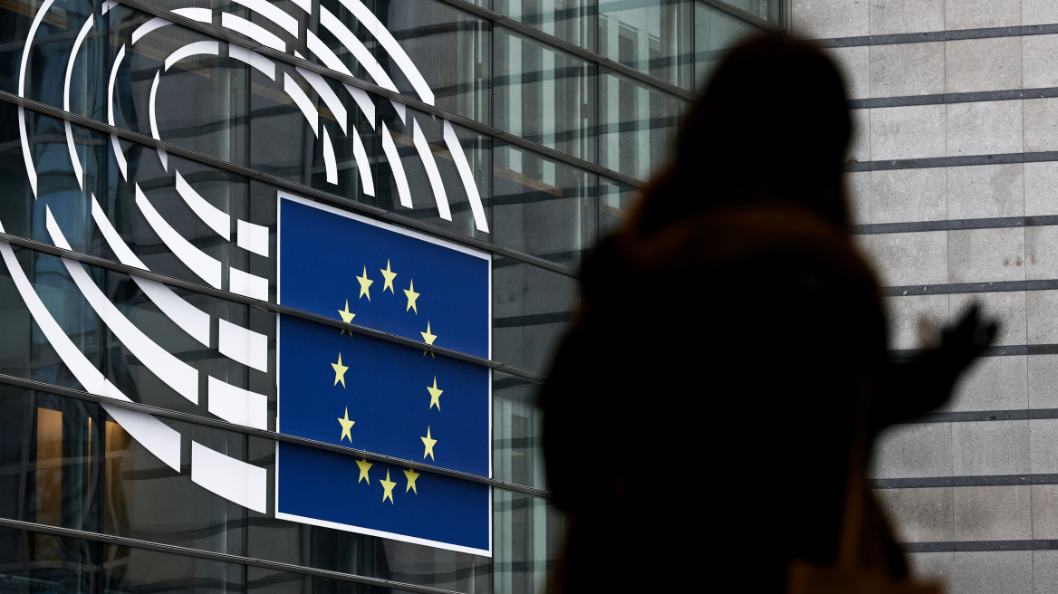 Le Soir: Υποψίες ότι το Κατάρ πλημμύρισε με πετροδόλαρα το Ευρωκοινοβούλιο