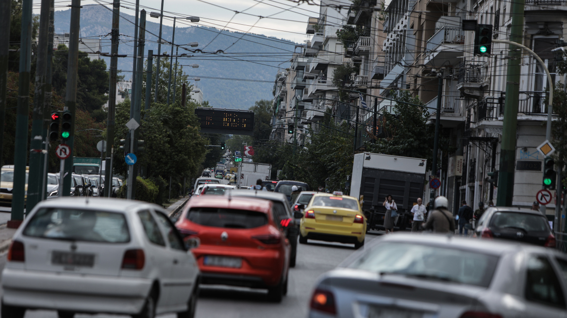 Κίνηση στους δρόμους: Μεγάλες ουρές στoν Κηφισό μετά από τροχαίο ατύχημα