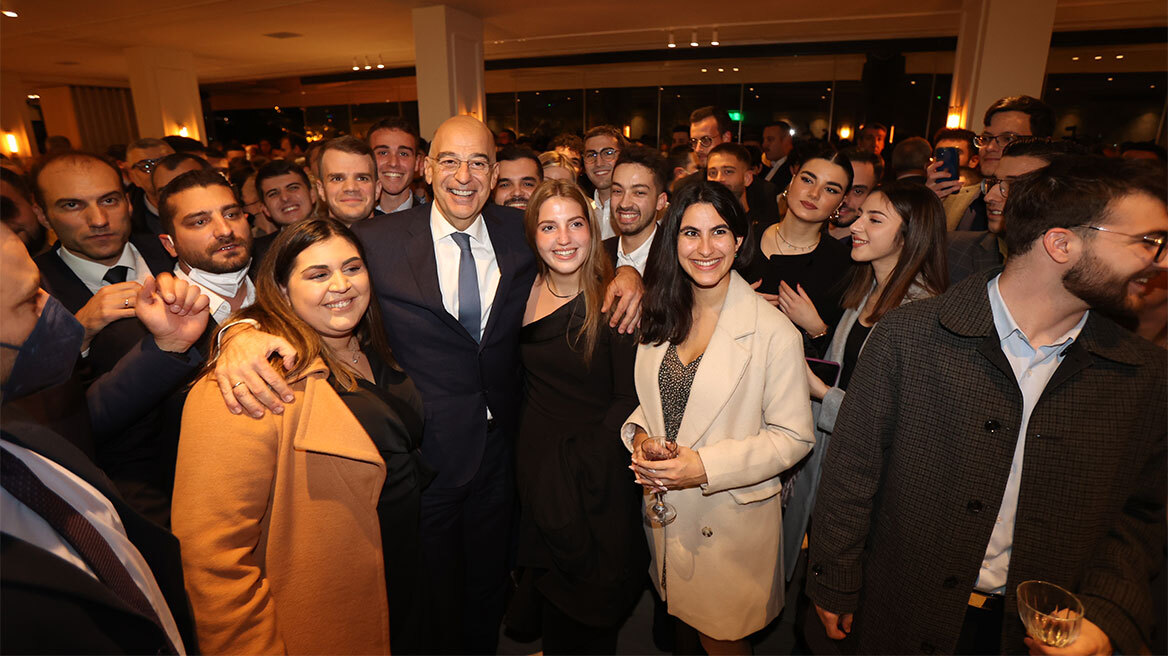 Πάνω από 4.000 άτομα στην εκδήλωση Δένδια στο Golf της Γλυφάδας