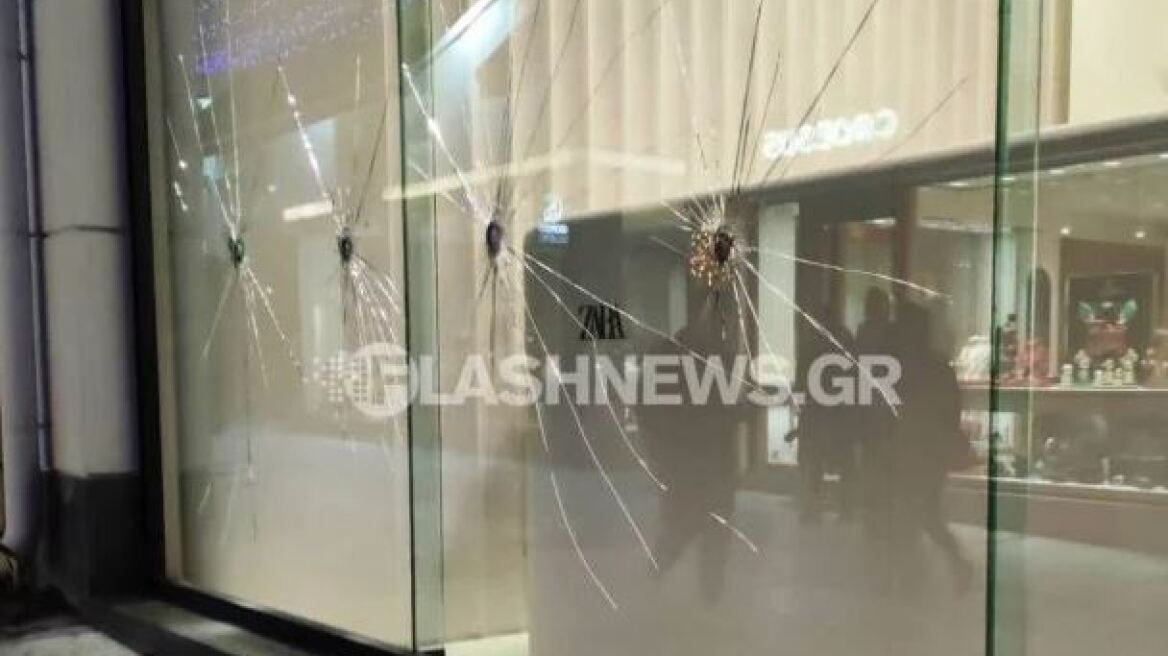 Κρήτη: Έσπασαν βιτρίνες στο Ηράκλειο στην πορεία για τον θάνατο του 16χρονου Ρομά