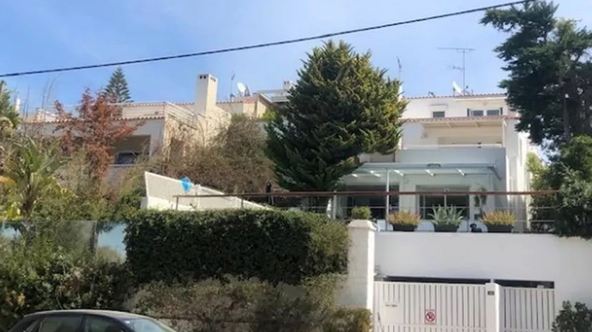 Πλειστηριασμοί: Το φιλέτο της Βουλιαγμένης, τα νυφικά και ένα βαπόρι με μεγάλη ιστορία (pics)