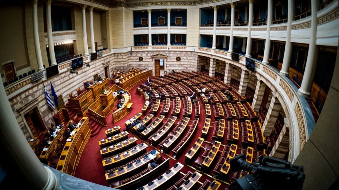 Προϋπολογισμός 2023: Με ομιλίες βουλευτών και υπουργών συνεχίζεται η συζήτηση 