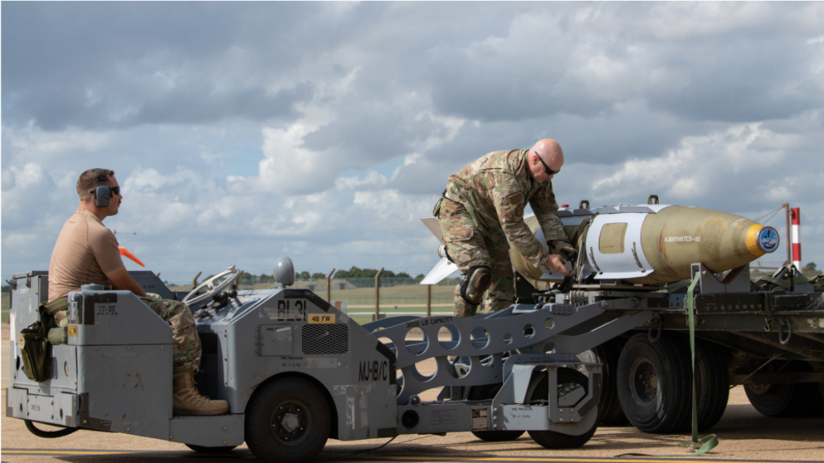 Πόλεμος στην Ουκρανία: Οι ΗΠΑ σχεδιάζουν να στείλουν στο Κίεβο κιτ μετατροπής βομβών σε «έξυπνες»