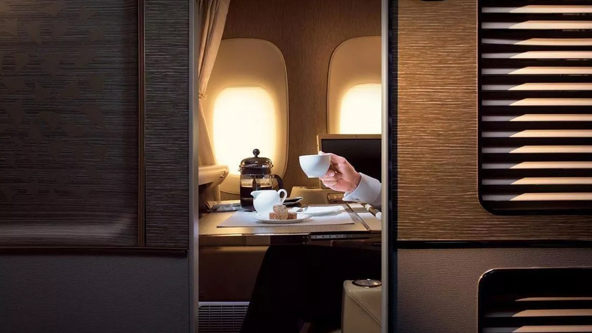 First class: Η πολυτέλεια στον αέρα έχει απογειωθεί σε άλλο επίπεδο