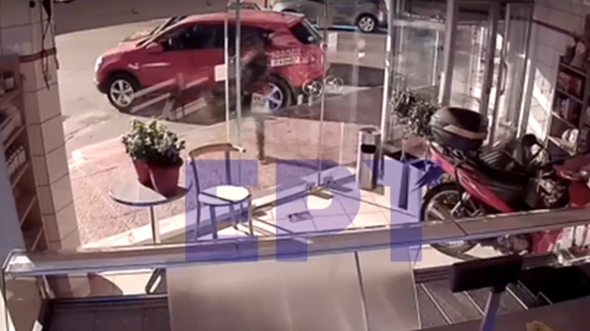 Χαλκίδα: Διαρρήκτης έσπασε τζαμαρία κρεοπωλείου με καπάκι φρεατίου για να αρπάξει την ταμειακή μηχανή