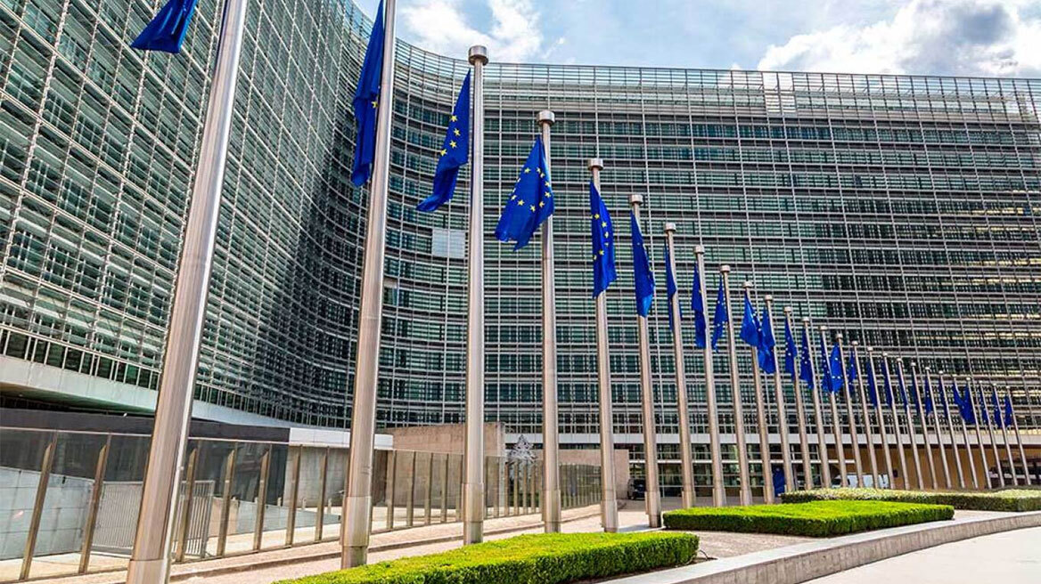 Bild: Πόσα παίρνουν οι υπάλληλοι της Κομισιόν - Χριστούγεννα με μπόνους και προνόμια