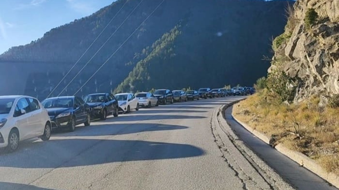 Το αδιαχώρητο στο Μέτσοβο - Ουρές χιλιομέτρων από τα αυτοκίνητα