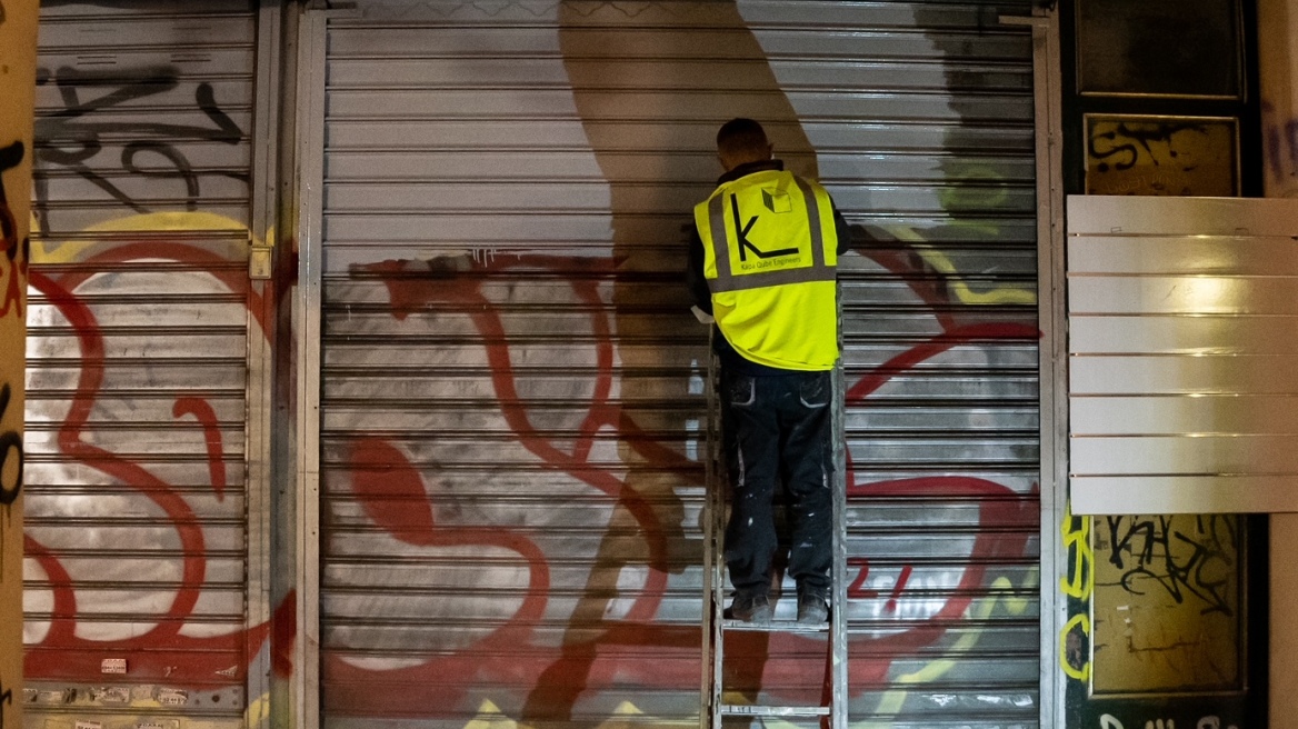 Επιχείρηση αντιγράφιτι στην Αθήνα - Καθαρίστηκε επιφάνεια 15.200 τ.μ. - Δείτε βίντεο