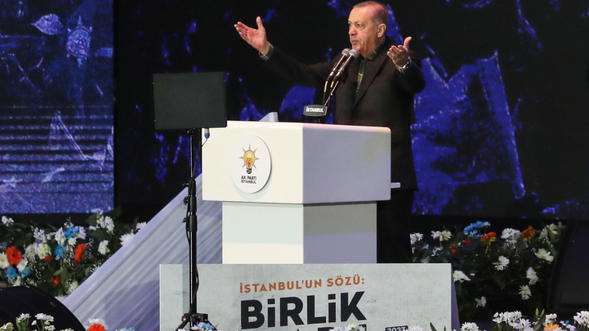 Ρετζέπ Ταγίπ Ερντογάν: Περιοδεία με ερωτικά τραγούδια - «Δεν σου λέω ψέματα, είμαι ερωτευμένος μαζί σου»