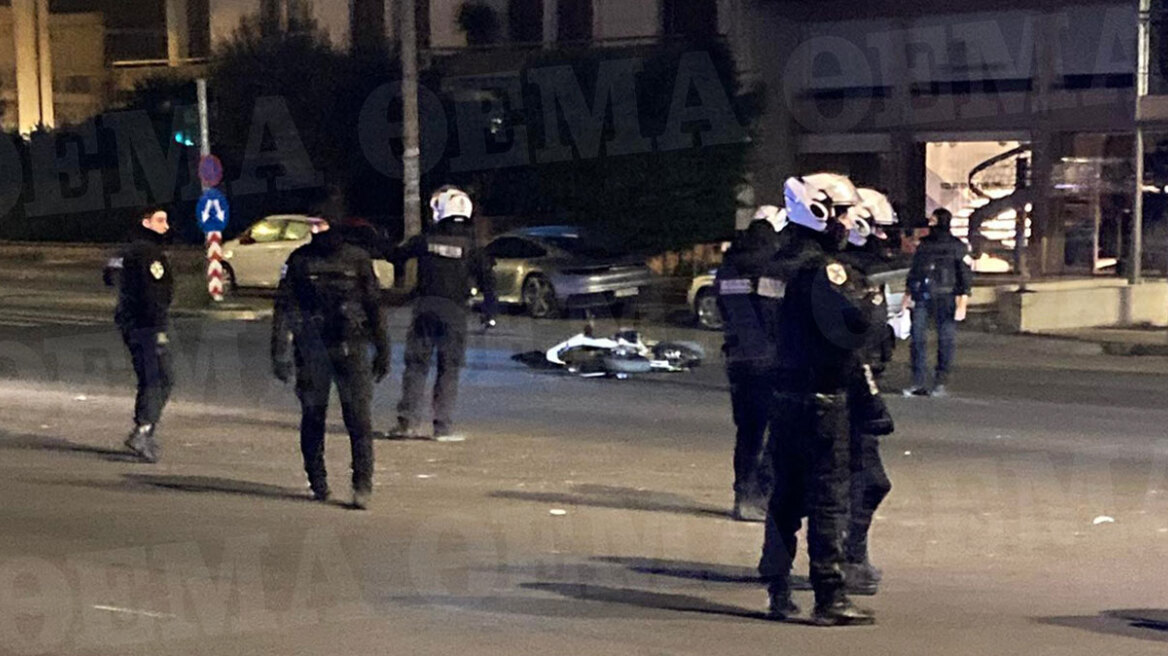 Δύο νεκροί σε τροχαίο στην Κηφισίας - Μηχανή έπεσε σε φανάρι